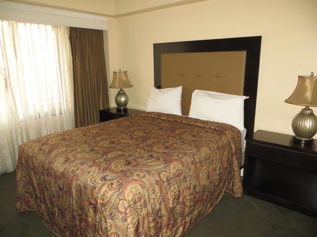Jockey Resort Suites Center Strip Лас Вегас Стая снимка