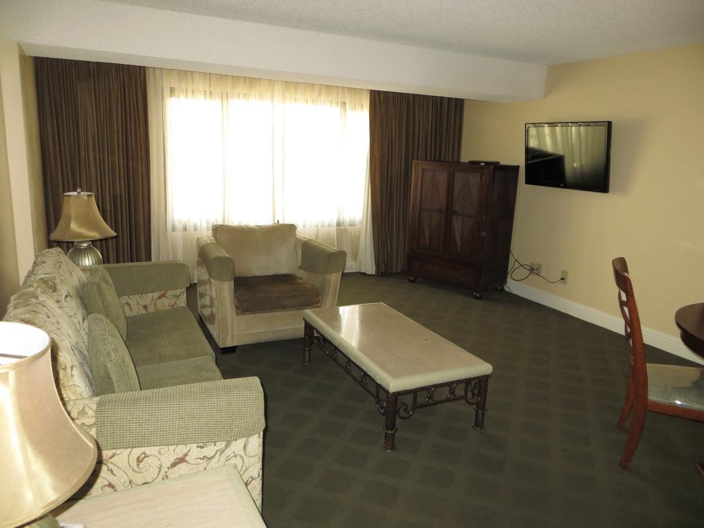 Jockey Resort Suites Center Strip Лас Вегас Стая снимка